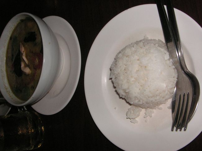 ココナッツミルクの苦手な私もおいしくいただいた、本場のグリーンカレー