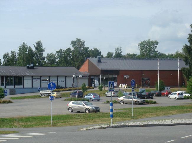 ハメーンリンナ駅のチケット売り場で、Iittalaまでのチケット(片道4€)を購入。<br />Iittalaで降車し、徒歩15分くらいだろうか。無事にIittala Outletに到着。<br />買い物と食事で2時間もIittalaに滞在すれば大丈夫かと。<br />