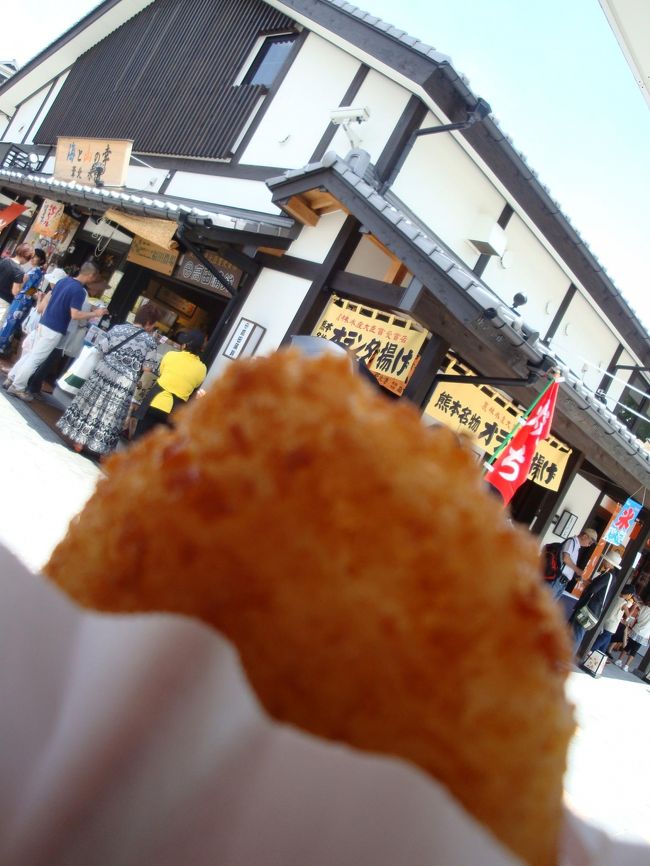 暑いけど、熱い揚げたてオランダ揚げをパクリ！<br /><br /><br />揚げたてで美味しく、お店の人に、「お土産に買って行かんね」と言われつつ、うまく逃げ、「何処から来たとね」と、世間話に変わった（＾＾）<br /><br />