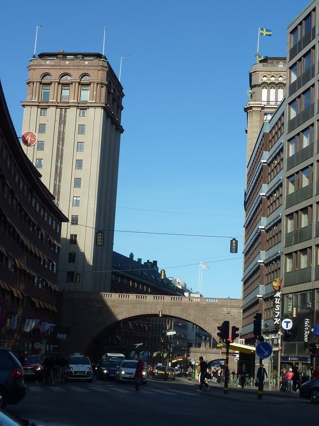 遠くにアーチが。<br />なんだか魔女の宅急便のあの場面を思い出します。