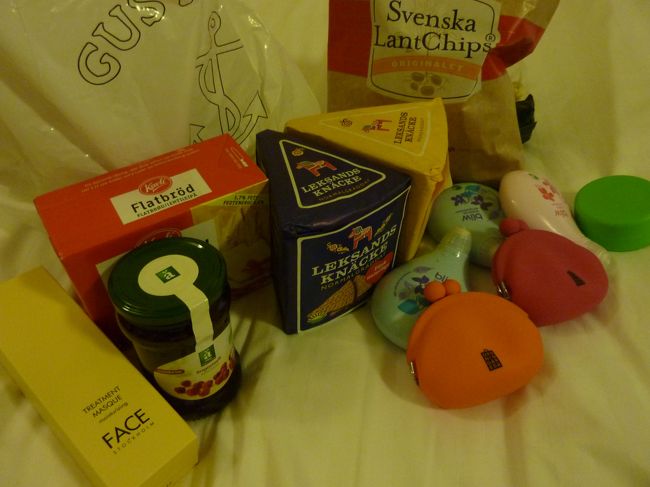 この後、スーパーによって夜ご飯購入してこの日は終了。<br />の、前に、妹が下調べして購入した「FACE」のパックを早速試してみる。（左端の黄色い箱）<br />なかなかよい！<br />ので、翌日私も購入することに・・・・<br />こんなことしてしまう姉妹なので1都市滞在が理想的なのです。<br /><br />食べ物ばっかり購入してしまう姉妹でもあるのです。