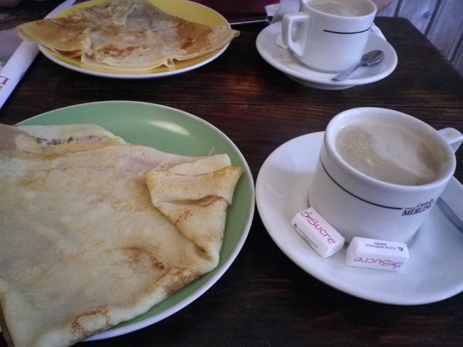 クレープとカフェクレームを頂きました。