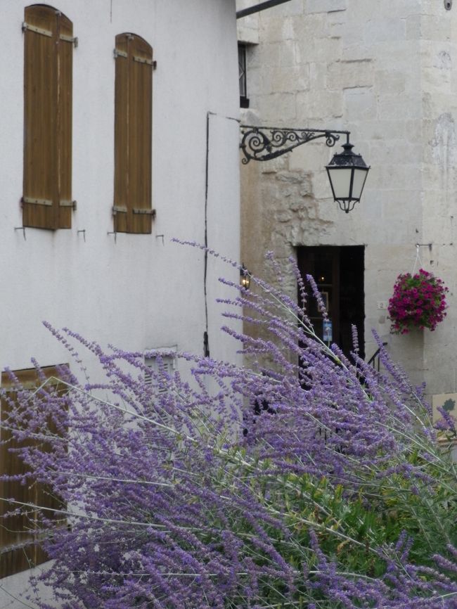 その後、石畳の道を上って村の教会へ向かいました。