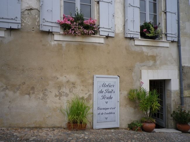 教会の前には素敵なアトリエがありました。