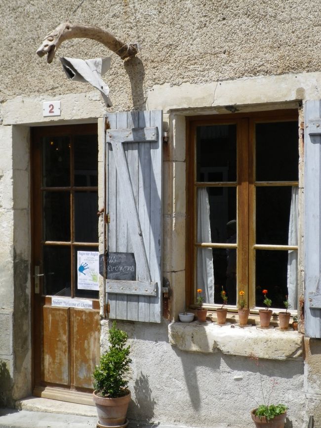 どの家も特徴があって歩いているだけで楽しい村