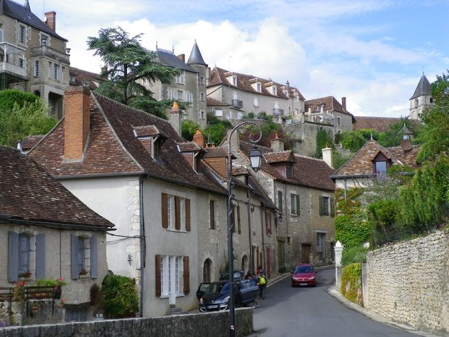 さて、今日はパリへ戻らなければならない日。<br />名残惜しいけどそろそろ出発することにします。<br /><br />長い旅行記にお付き合い頂きありがとうございます！<br /><br />2011年の結婚記念旅行第2弾は、<br />パリの新聞を見て一目惚れした不思議なホテルを目指して、ベルギーの田舎町に行ってきます♪