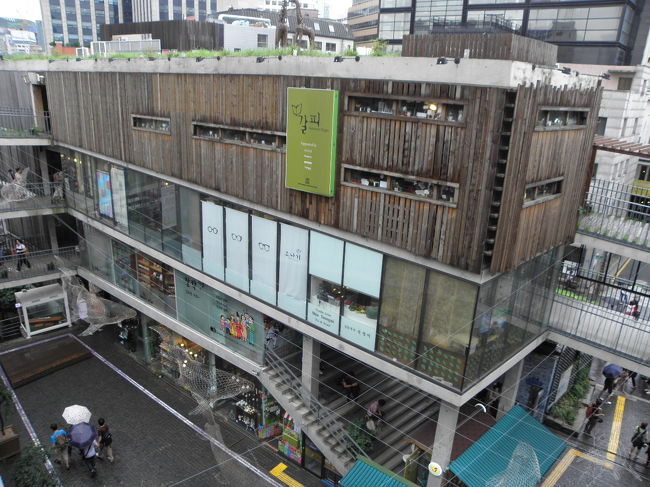 雑貨関係がぎゅっと集まったモール、「サムジキル」<br /><br />しゃれおつ！