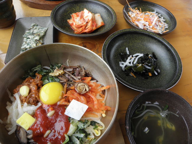 調子いまいちな友達には申し訳ないと思いつつ、<br />だからってカフェに入るのも嫌で、<br />結局、ビビンバ食べました。<br /><br />うまし！！<br /><br /><br /><br /><br />