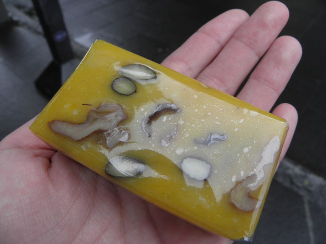 ひとり伝統お菓子、カボチャのトックを食す。<br /><br /><br />ごめんよ、友達。<br /><br />買い食いが私の楽しみなのだよ。