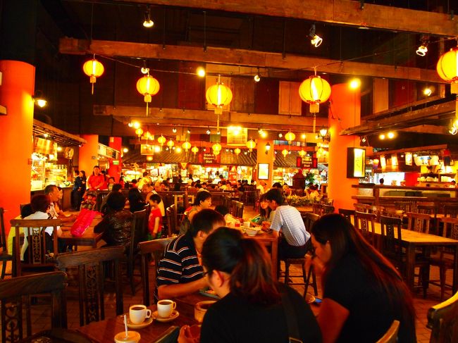 まずは腹ごしらえ…！<br />何を食べよう…（迷