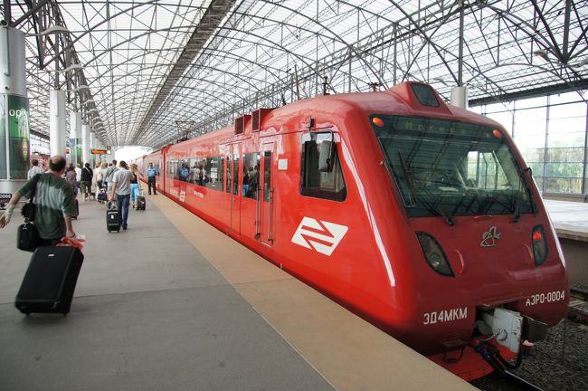 エアポートトレインです。<br />これができるまで空港から市内への移動がネックといわれてました。<br />約350ルーブル(1000円）でベラルーシスカヤ駅まで行くことができます。30分に一本程度の出発です。