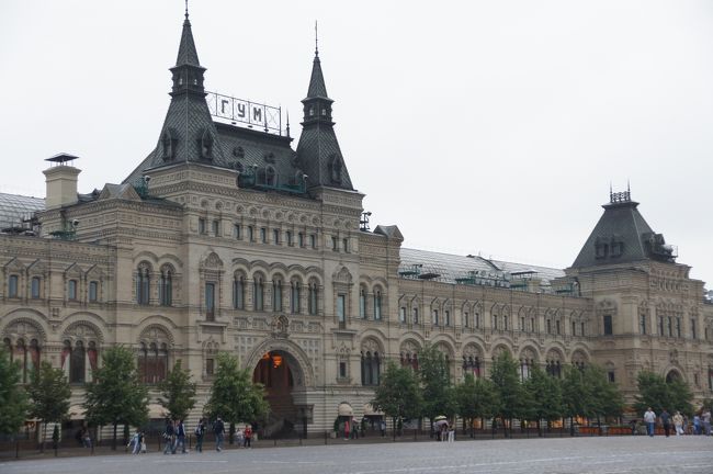 グム百貨店です。雨が降ってきたときはここで雨宿りしました。