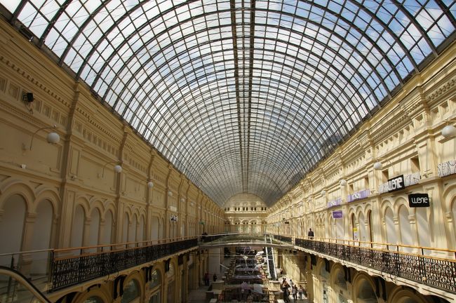 グム百貨店の内部です。3階の離れた方に行くとだれも居なかったりして良い写真がとれます。