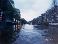 アムステルダムの運河　夕方に出発しました。
現地で直接申し込みました。
