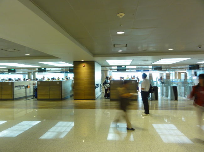 主人の観光ＶＩＳＡの手続きが仁川空港で出来るので、そのまま来た為ＶＩＳＡを貰うまでの３０分ほど待っていました。<br />やっぱり、日本人のパスポートは最高ですよ。だって大体の国でノービサですもの。