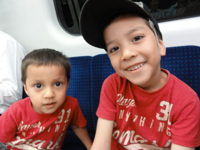 乗り物大好きなので喜ぶ息子ら。<br />安いしオススメです。<br />ちなみに息子らは３歳と５歳なので無料でした。