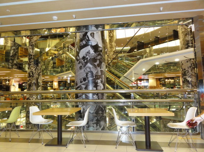 フードコートは広く、日本食もありました。<br />選べるので、食べ物の趣味が合わなくても大丈夫。