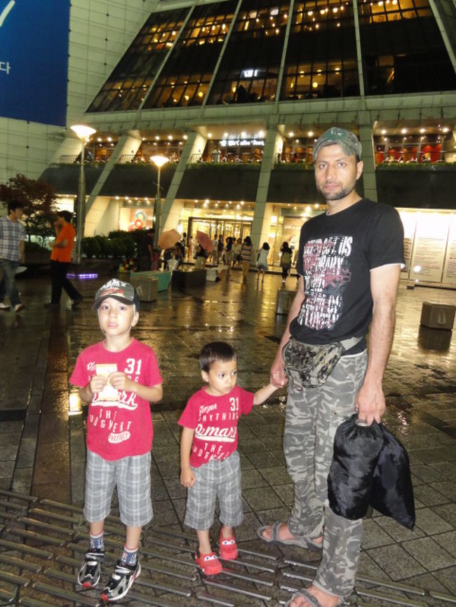 そうそう、私達が到着した７月１３日から１６日までは雨季でずっと雨が降り続けていました。<br />私の中で雨季と言うのは、マレーシアのように一日に一度ザバーっと振って終わりだと思っていたので大きな勘違いでした。<br /><br />北海道は梅雨がないので、かなり鬱陶しかったです。