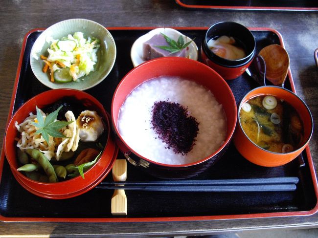 朝がゆ。1000円。<br />早起きして、少し歩いて、美味しい！