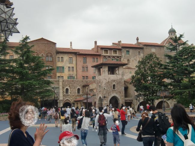 　やはり、台風の影響なのか、夏休みに入っているにも関わらず、<br /><br />人が少なく感じました。