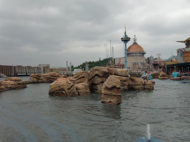 　アクアトピア・・・<br /><br />大人三人で、初めて乗りました（＾ｖ＾）<br /><br />こういう位置から見る景色も良いですね・・