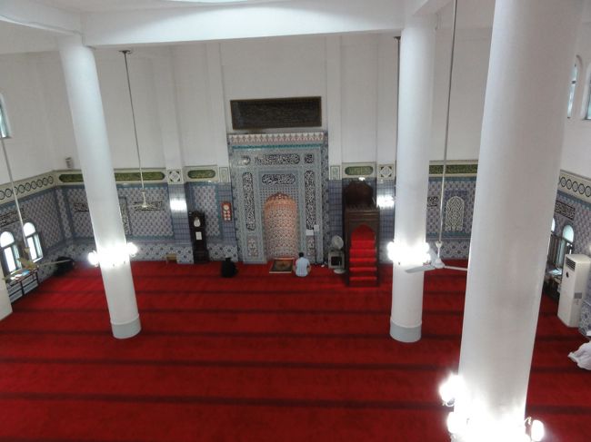 私達はイスラム教徒なので、金曜礼拝に行って来ました。<br />梨泰院にモスクがあります。<br />正直、梨泰院が食べ物一番良かった。（私達にはね）<br />オススメは、トルコのケバブ屋です。