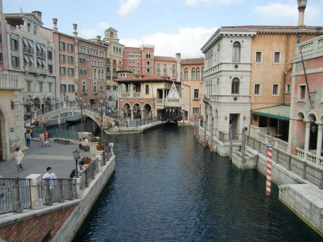 　ヴェネチアンゴンドラに乗りに行きます。<br /><br />