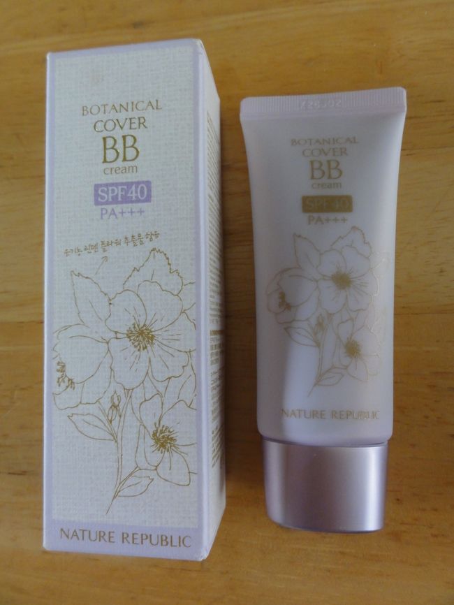 NATURE REPUBLICでは、お土産と自分用にBBクリームを買いました。<br />これは、花など植物を使用していて敏感肌でも大丈夫との事です。<br />値下げしていたので、自分用に２個とお土産に１個買いました。