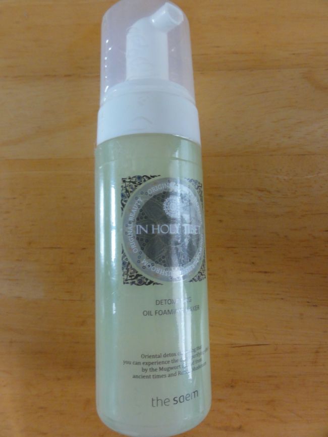 もう一つ何か買ったら、おまけに１０枚パックくれると言うので丁度なかったのでクレンジングを購入。