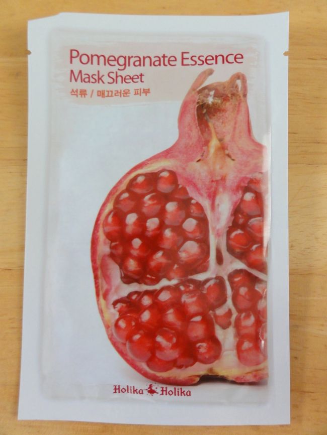 ホリカホリカでザクロのフェイスマスクも購入<br />半額セールで１０枚入りで５千ウォンでした。