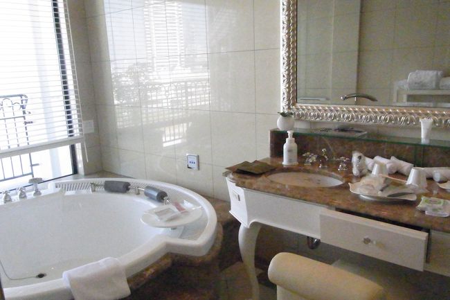 そして一番期待していた神戸港が見えるジャグジーバス。写真にいつわりない、素晴らしいお風呂でした。