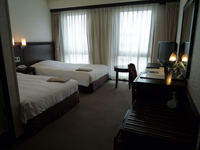 今回のお宿は『リブレ　ガーデン　ホテル』＠おもろまち。<br /><br />本当はもっと空港近くに泊まりたかったけど、訳あっておもろまち。<br />キレイだったし、◎かな。
