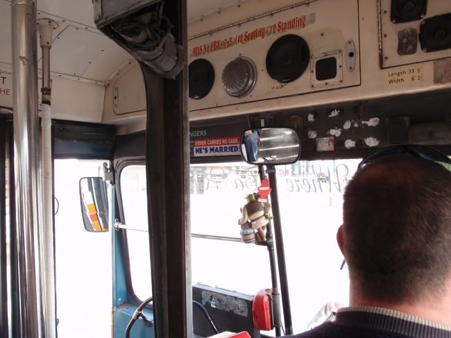 お兄さんの運転するバスでヴァレッタへ