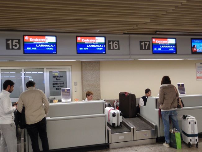 チェックインをします。荷物は日本まで。