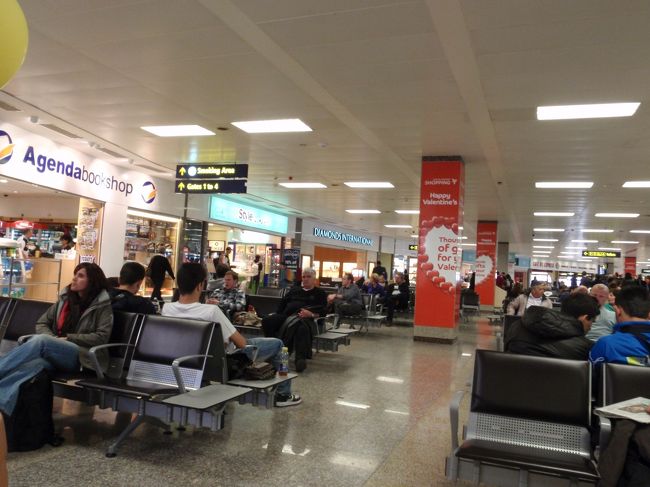 待合室<br />ヨーロッパ方面は出国審査なしです。