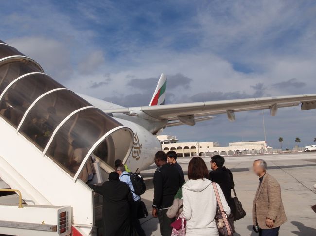 階段で搭乗です。