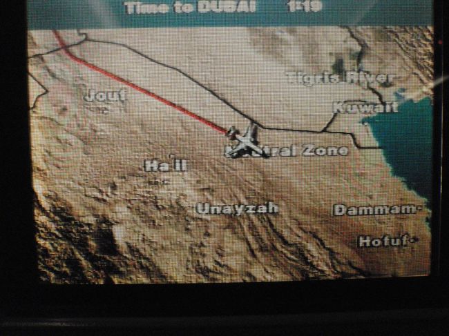 イラクとの国境線沿いを飛行します。