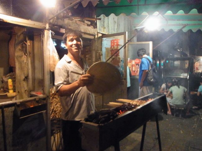 羊串は1本1元（＝13円）！<br />上野の「故郷味」の1本100円が高く感じてしまうじゃないか！