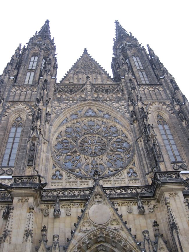 聖ヴィート大聖堂に到着です。中にはいりま〜す。