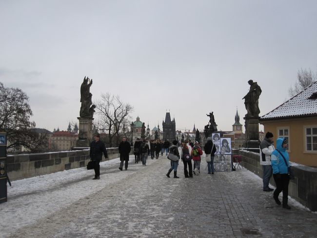 足元に注意して、渡りま〜す。