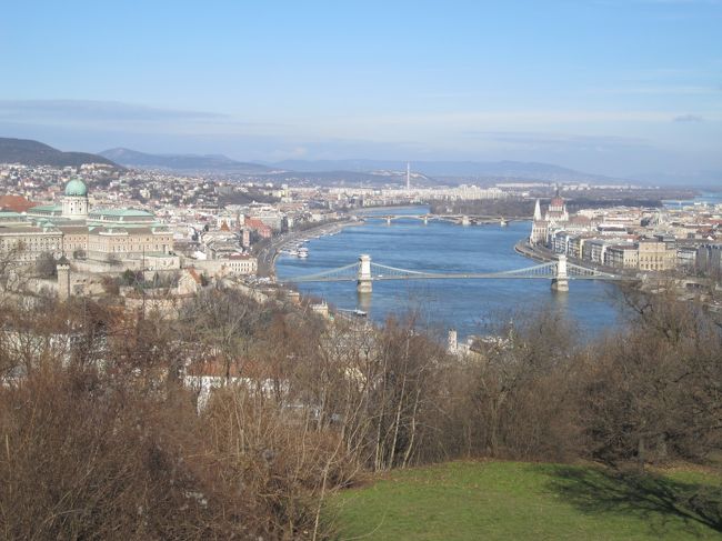 ゲッレールトの丘からドナウ川…