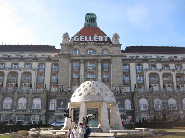 卒業旅行グループの方々の行った、ゲッレールト温泉…<br />私たちは、いろいろ迷って、ルダッシュ温泉にしました。その後、写真を撮る余裕がありませんでした（＾＾；<br />久しぶりの水着…日頃の暴飲暴食を反省…