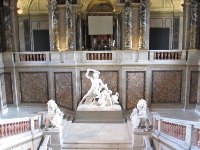 そろそろホテルに向かわないと…