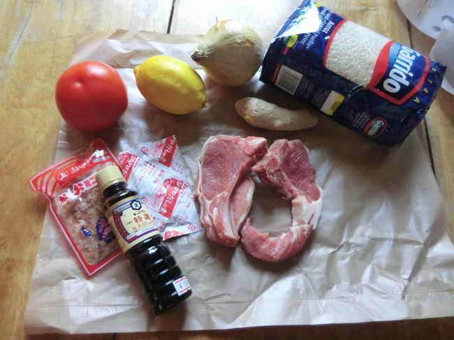 日本から持ち込んだ調味料を含め・・・クッキング開始・・・