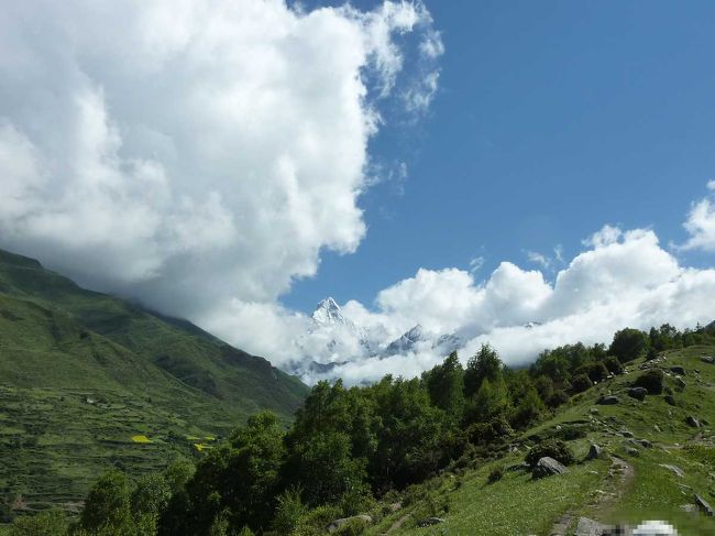 四姑娘山が顔を出す（海抜6250ｍ）