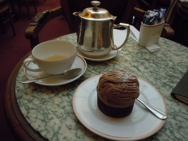 チェルリー公園のちかくにある「アンジェリーナ」<br />やっぱりモンブランでしょう！<br />