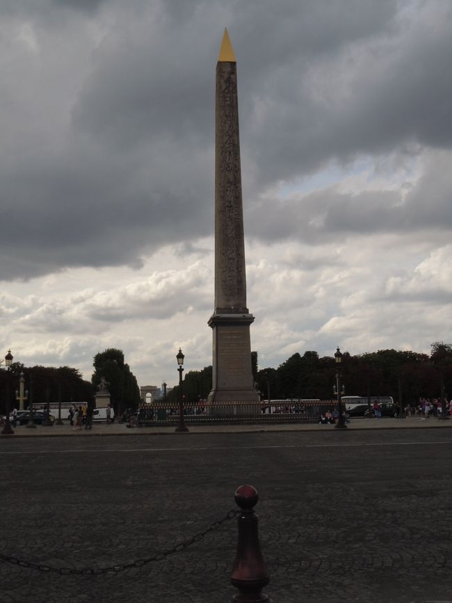 コンコルド広場<br />マリーアントワネットがギロチンの刑になった所ですよね。