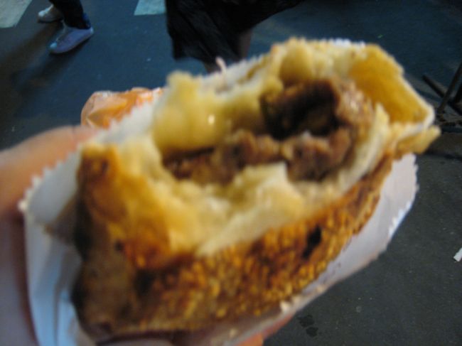 胡椒餅。外がカリカリ熱々でジューシィーとってもおいしい。