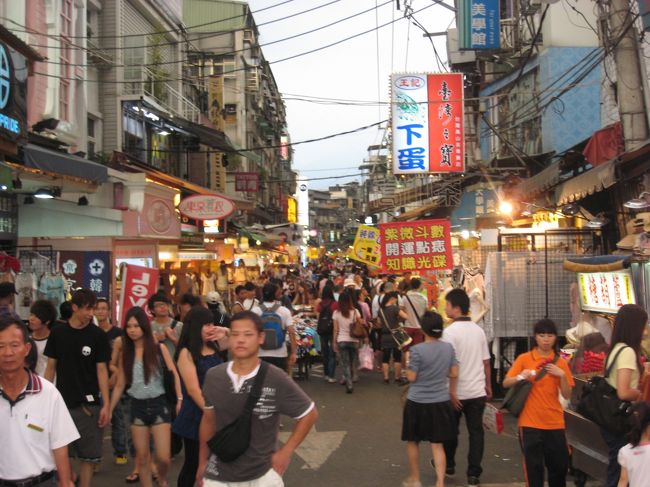 人が多いのにゴミが落ちていません。