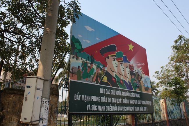 ダナン空港からバイタクで市内まで<br /><br /><br /><br />社会主義